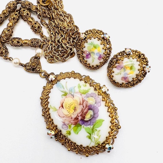Vintage designer necklaces discount