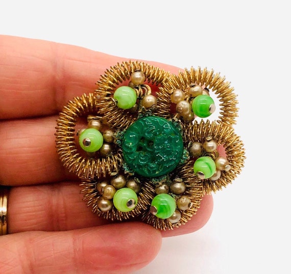Unusual WEISS Model Green Glass Brooch Coils Bead… - image 5
