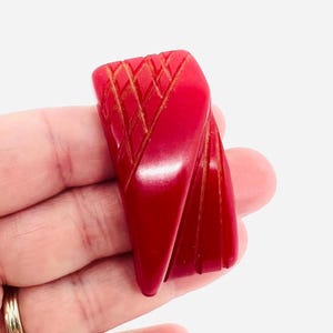Art Deco Carved Cherry Red Bakelite Dress Clip Vintage Antique Jewelry