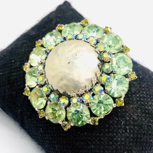 Vintage Weiss Green Rhinestone Brooch With Faux Baroque
