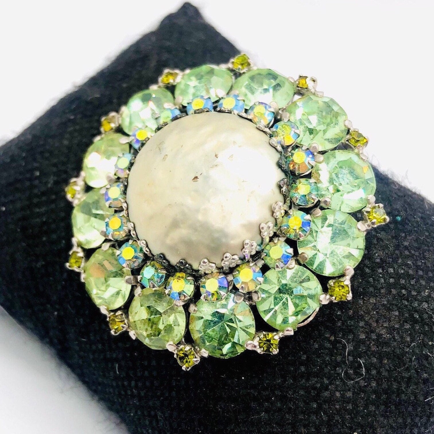 Vintage Weiss Mint Green Faux Baroque Pearls Rhinestones