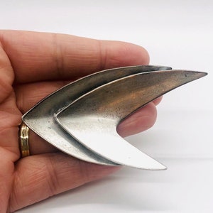Large MCM Modernist Silver Plated Brooch 3 1/4” Layered Arrows Vintage Designer Jewelry