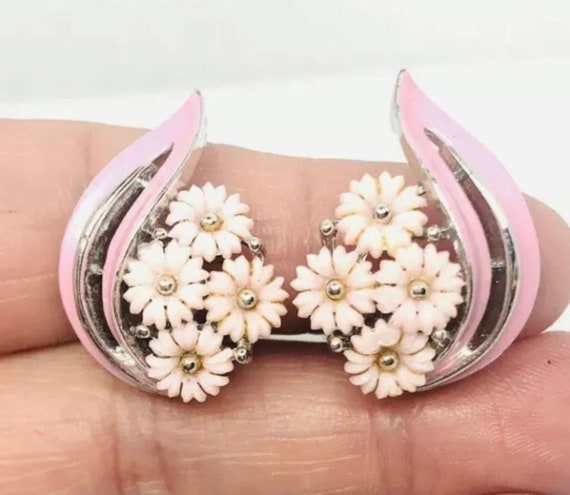 LISNER Pastel Pink Flowers & Enamel Earrings Sign… - image 1