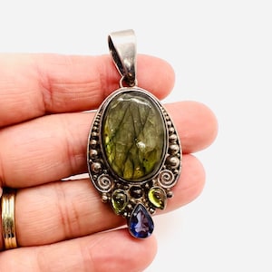 SAJEN Sterling Silver Labradorite Pendant: Vintage Gemstone Jewelry