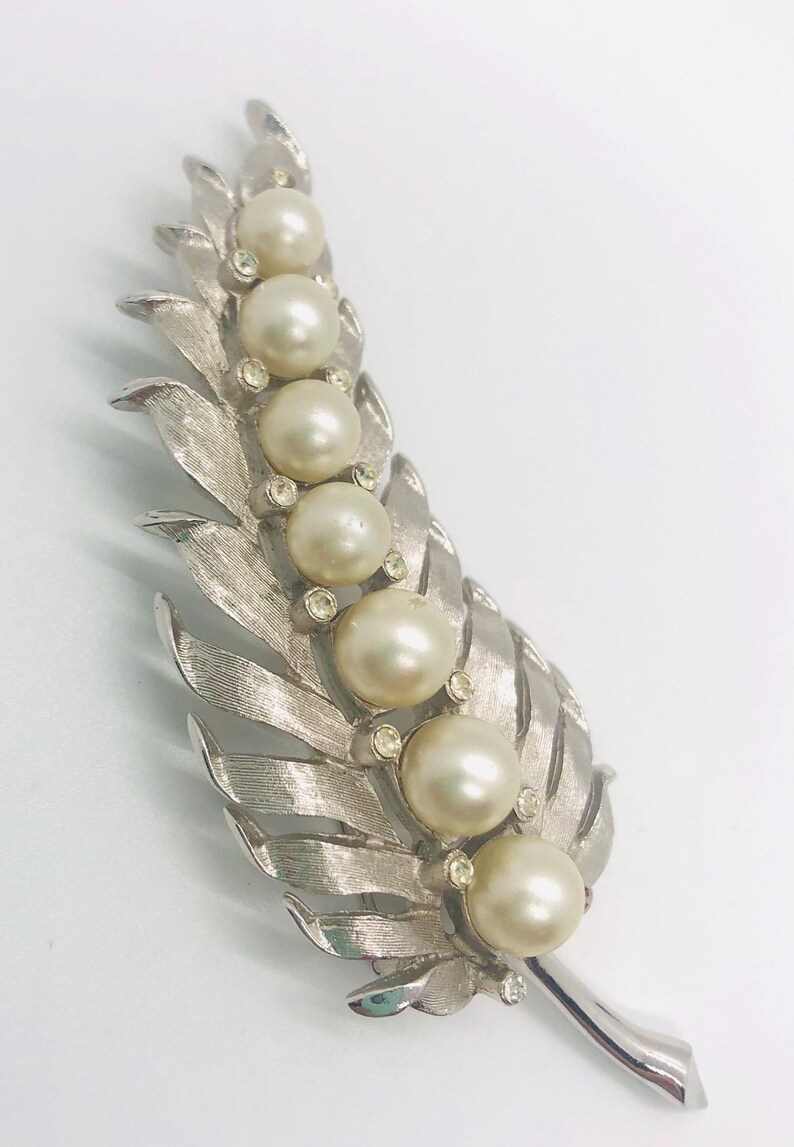 Long TRIFARI Faux Pearl Brooch Rhinestones Trifarium Signed Vintage Designer Jewelry image 5