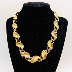 Wide Scrolling Etched Leaf Gold Tone Necklace Vintage Designer Jewelry