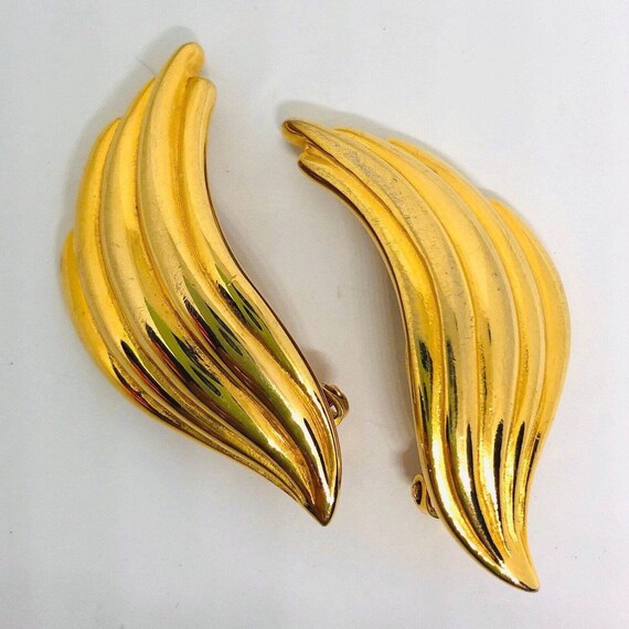 Large ALEXIS KIRK Earrings Gold Tone Groved Feath… - image 2