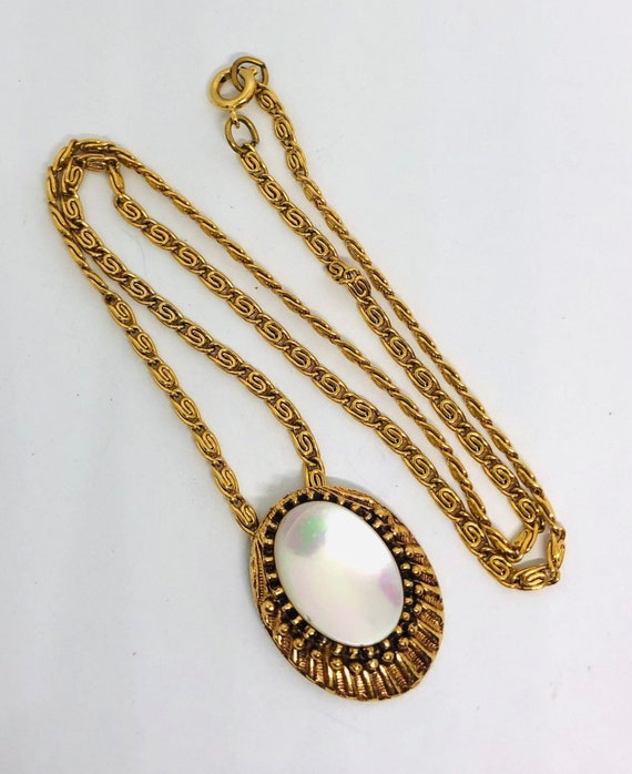 Signed FLORENZA NECKLACE Ornate Mother of Pearl V… - image 3