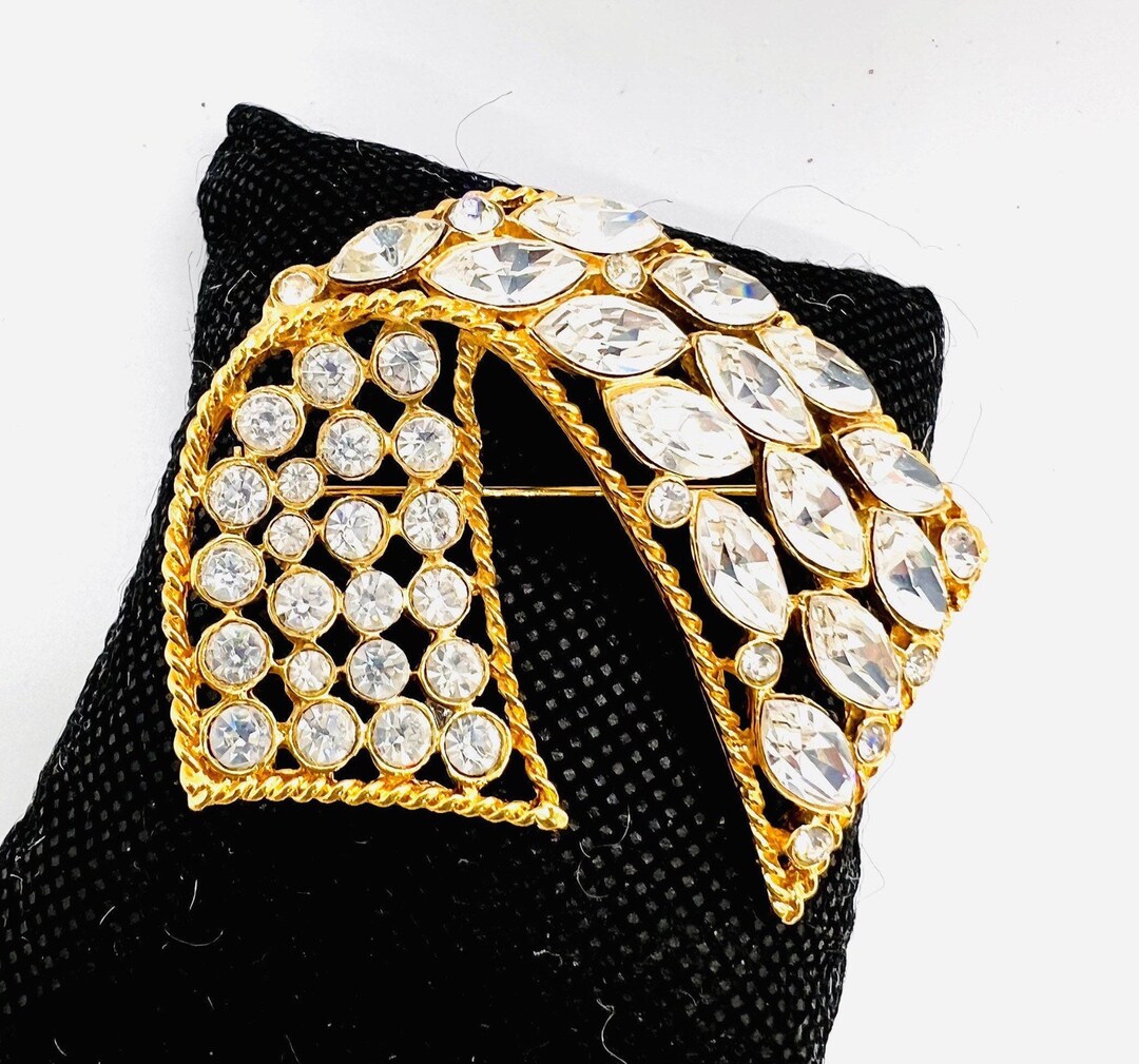 CAROLINA HERRERA Clear Rhinestone Bow Ribbon Brooch Signed Vintage Designer  Jewelry