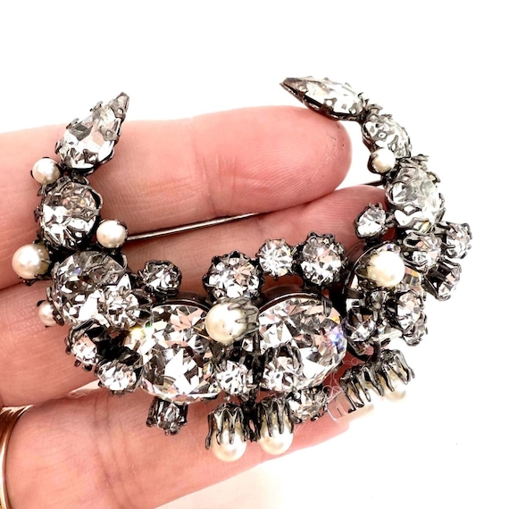 SCHREINER New York Clear Rhinestone & Faux Pearl Brooch Signed