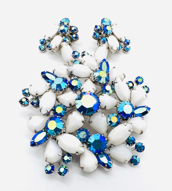 WEISS Milk Glass & Peacock AB Rhinestone Brooch E… - image 2