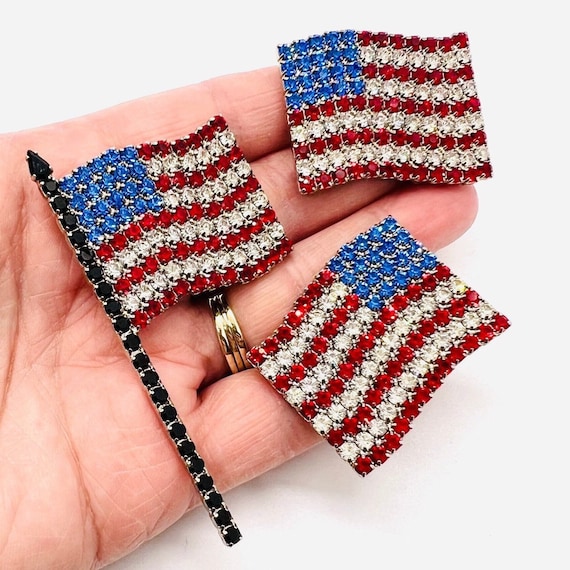 Big DOROTHY BAUER Rhinestone Flag Brooch Earrings… - image 1