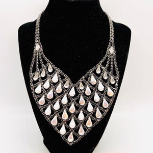Vintage Iridescent Rhinestone Bib Necklace: Shimmering White Pearlized Design