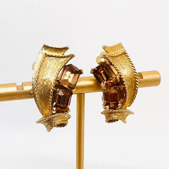 LISNER Textured Gold Tone Topaz Glass Earrings Sig