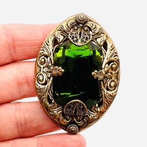 Vintage Emerald Green Glass Brooch: Antiqued Gold Plated Filigree Jewelry