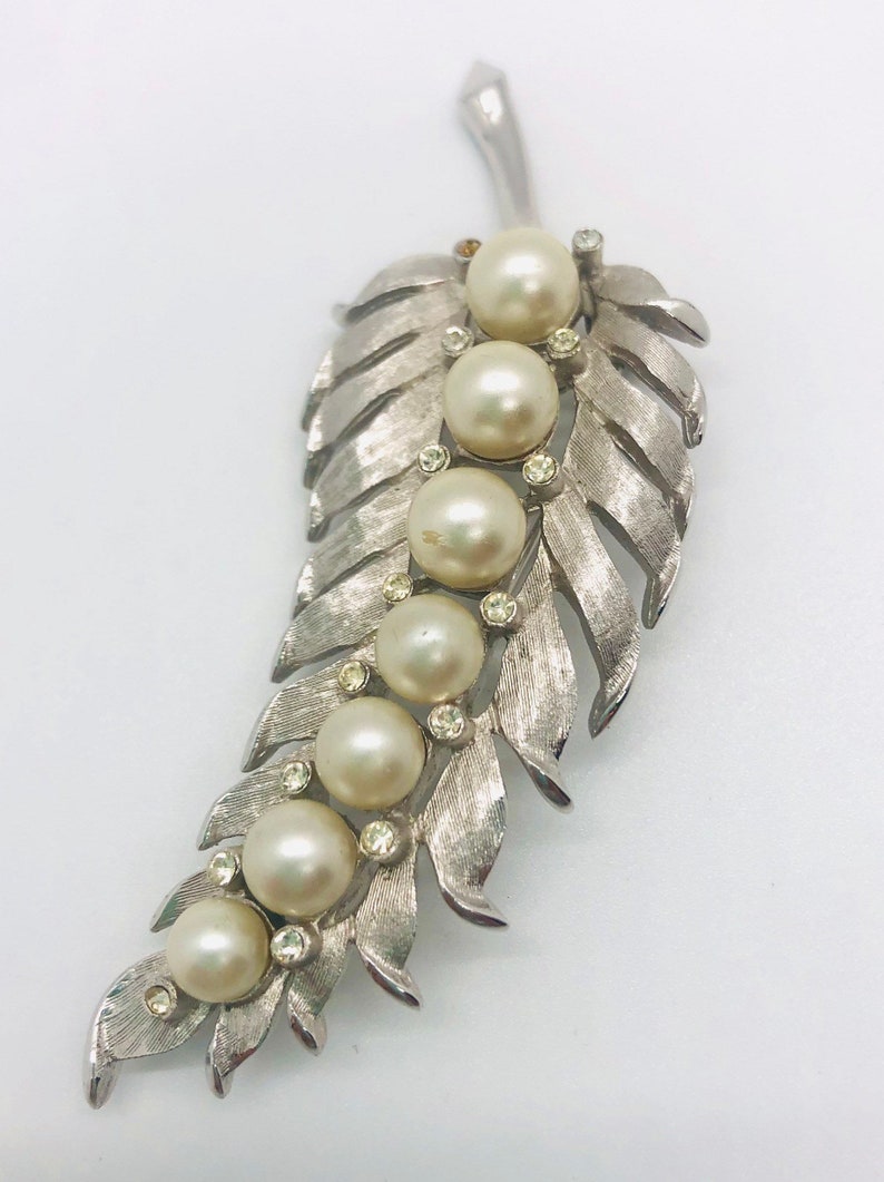 Long TRIFARI Faux Pearl Brooch Rhinestones Trifarium Signed Vintage Designer Jewelry image 6