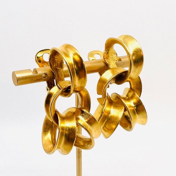 Long Modernist Matte Gold Tone Interlocking Rings… - image 1