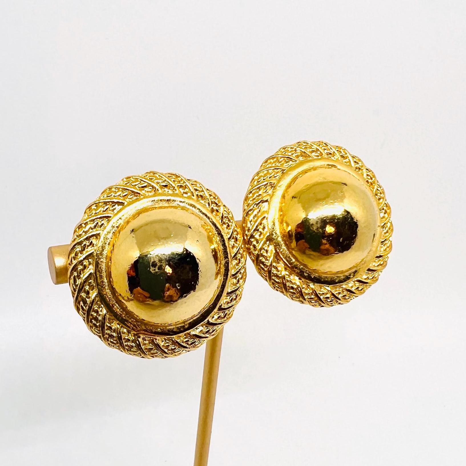 Large PAOLO GUCCI Shiny Gold Tone Earrings Clip Backs Signed