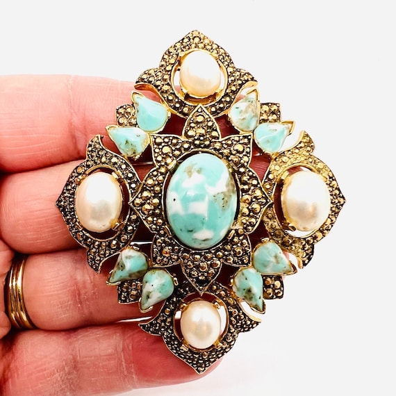 Sarah Coventry Faux Turquoise & Pearl Brooch Sign… - image 1