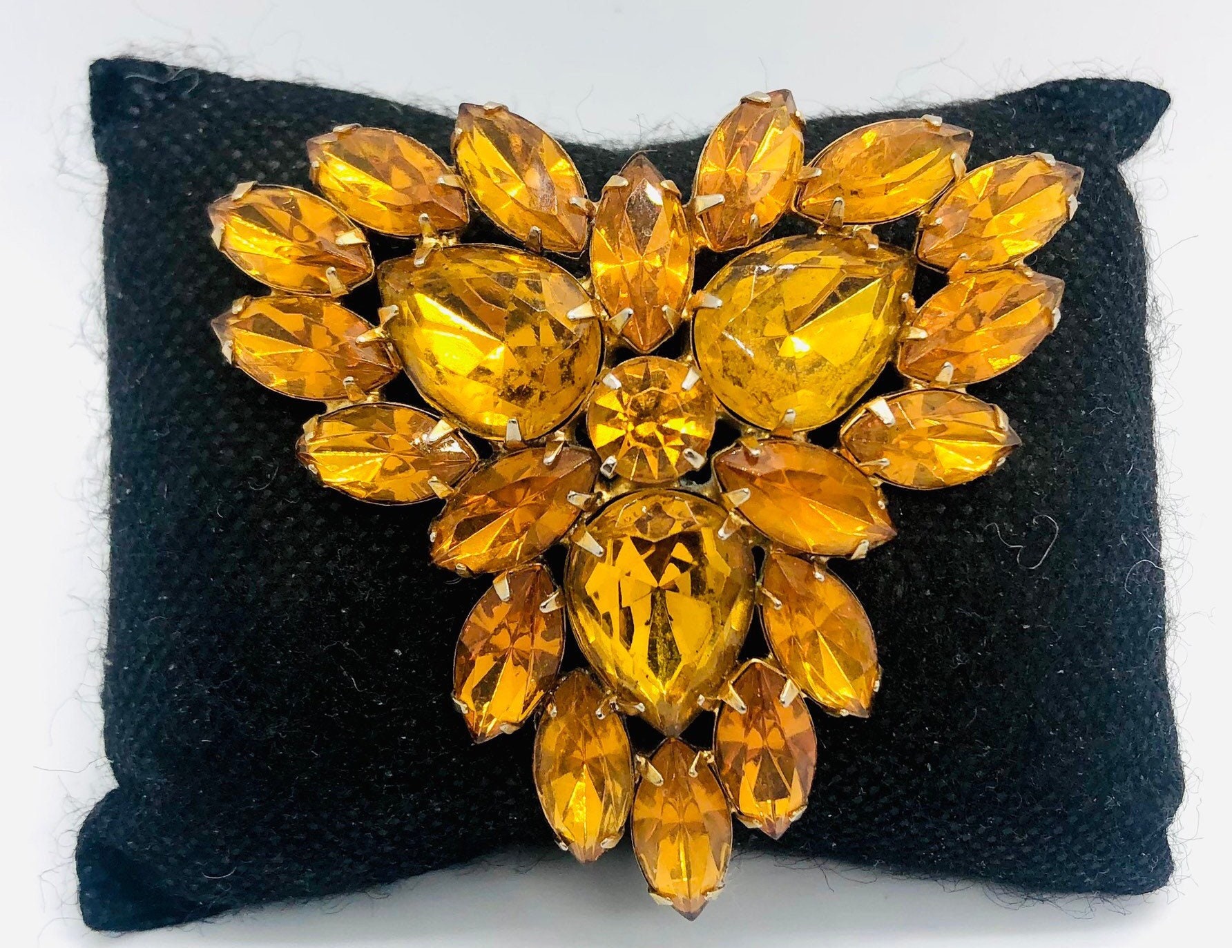 Grande Broche Vintage En Résine Couleur Or - Motif Navettes Avec Cristaux Topaze - Réf. 5181 - Occasion