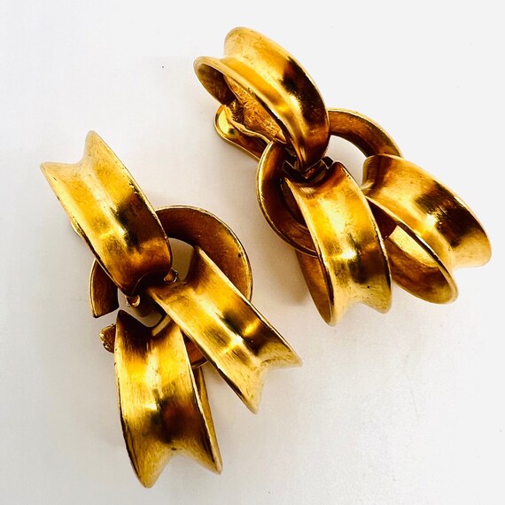 Long Modernist Matte Gold Tone Interlocking Rings… - image 4