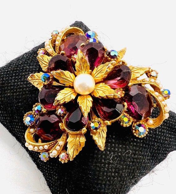 Vintage brooch signed art discount