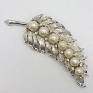 Long TRIFARI Faux Pearl Brooch Rhinestones Trifarium Signed Vintage Designer Jewelry image 3