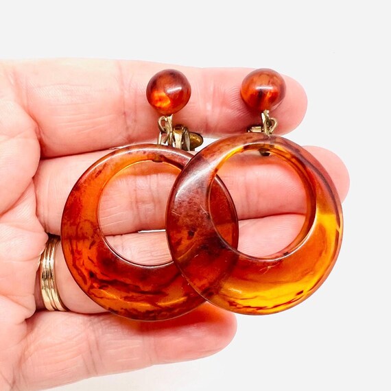 Vintage Lucite Iced Tea Drop Earrings: Long Circl… - image 5