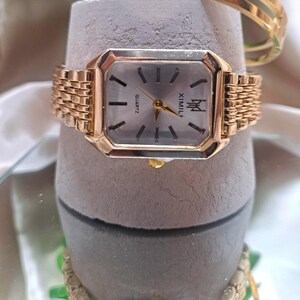Reloj de mujer con esfera cuadrada dorada – Reloj de pulsera de inspiración vintage – Elegante reloj de cuarzo para uso diario imagen 7