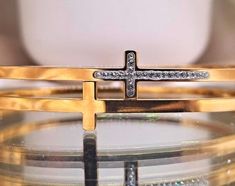 Pulsera con cruz / Brazalete con cruz delicada con diamantes de imitación / Joyería minimalista de fe / Regalo elegante para ella