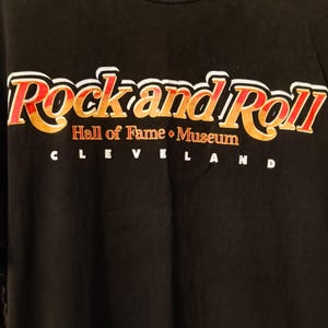 ミュージシャン 90's ROCK N ROLL HALL OF FAME MUSEUM TEE Vintage 90s Rock Roll Hall Fame Museum Music History Concert