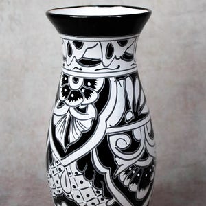 Talavera  vase black and white