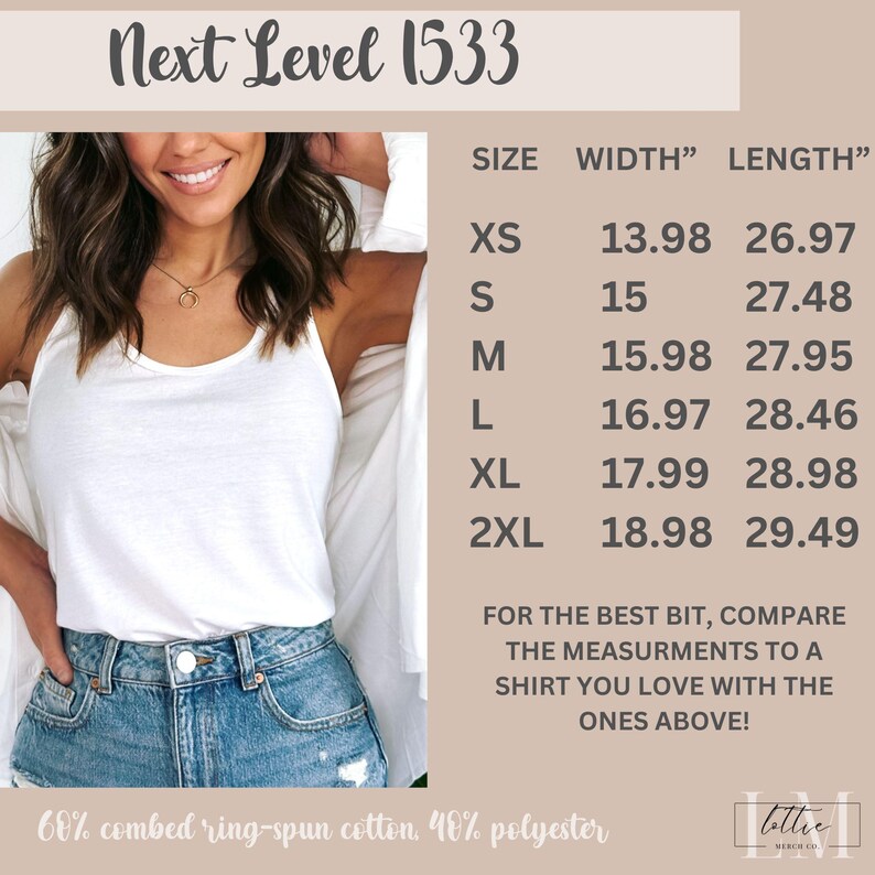 Op de afbeelding: Een witte tanktop met de tekst "Next Level 1533". De tanktop is gemaakt van 60% gekamd ringspun katoen en 40% polyester. Maattabel toont breedte- en lengtematen in inches voor maten XS tot 2XL. (XS: 35.5cm x 68.5cm).