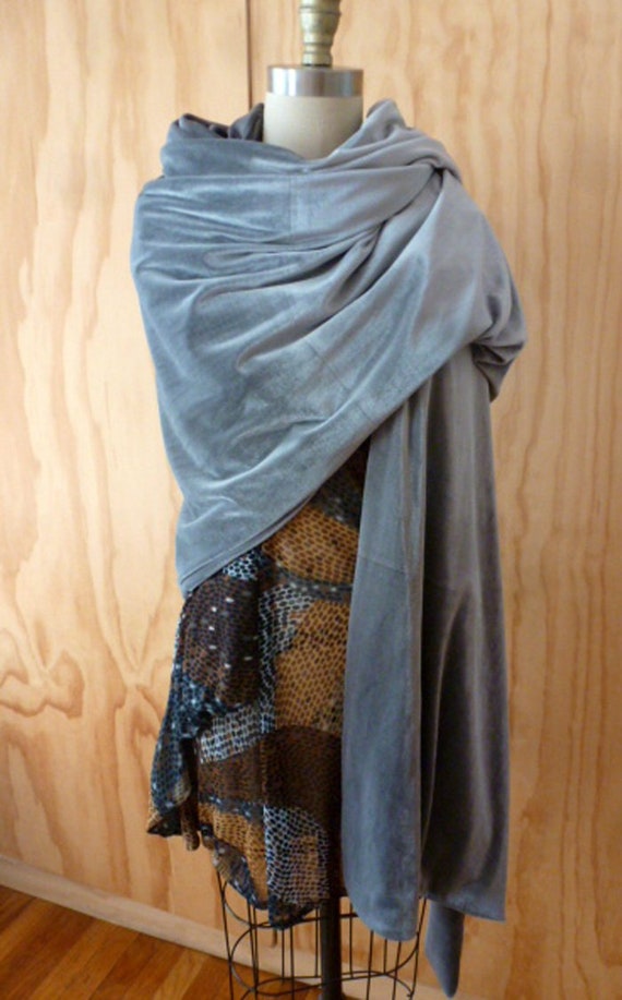 Grey velvet shawl Clearance