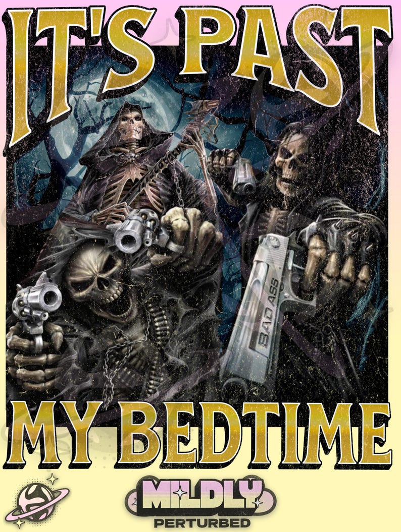 Może przedstawiać: Cyfrowa ilustracja przedstawiająca szkielety trzymające broń. Tekst "IT'S PAST MY BEDTIME" jest w złotych literach. Obraz zawiera r&oacute;wnież logo "MILDLY PERTURBED" na dole.