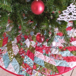 Gewatteerde kerstboomrok, rood groen blauw kerstdecor