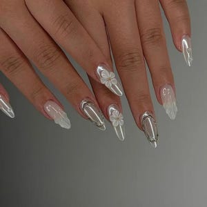 Ongles floraux chromés blancs/presse personnalisée sur les ongles/presse faite à la main sur les ongles/faux ongles en acrylique/ongles en gel/presse sur les ongles