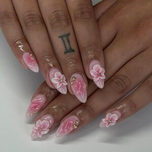 3d pink floral french nails /custom press on nails/ hand made press on nails/faux acrylic nails/ gel nails/ press on nail