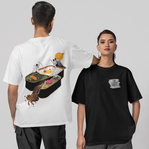 Maglietta grafica Outer Spice – Maglietta astronauta con scatola bento surreale, streetwear giapponese oversize, maglietta con arte del cibo spaziale, design unisex