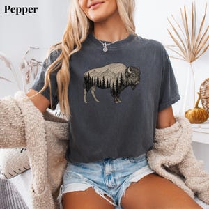 Camiseta rústica de bisonte, camiseta de naturaleza con colores cómodos, camiseta de vida silvestre en la montaña, regalo para papá, camiseta de senderismo al aire libre, camiseta de camping Pepper