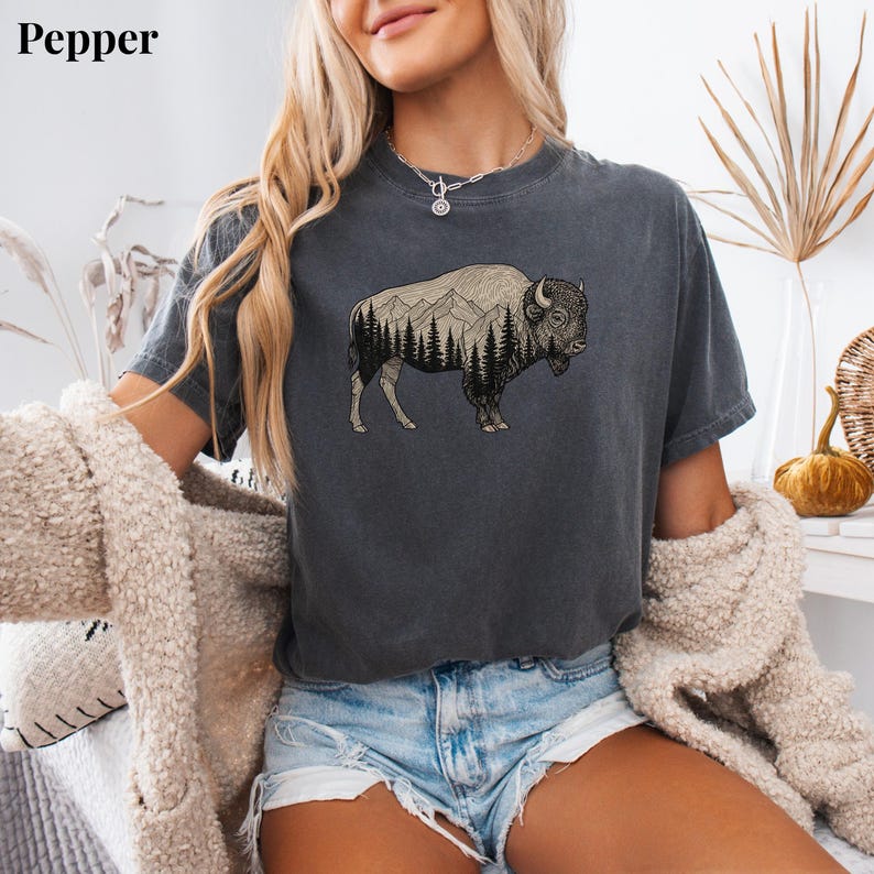 Camiseta rústica de bisonte, camiseta de naturaleza con colores cómodos, camiseta de vida silvestre en la montaña, regalo para papá, camiseta de senderismo al aire libre, camiseta de camping Pepper