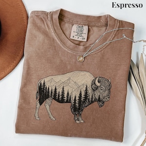 Camiseta rústica de bisonte, camiseta de naturaleza con colores cómodos, camiseta de vida silvestre en la montaña, regalo para papá, camiseta de senderismo al aire libre, camiseta de camping Espresso