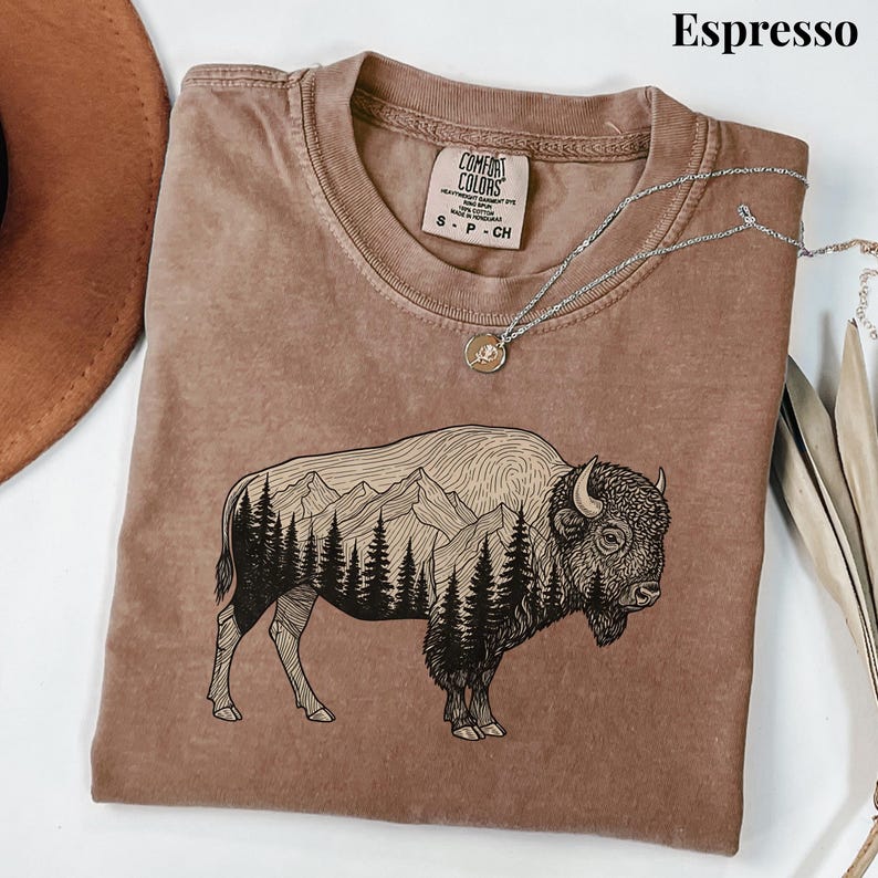 Camiseta rústica de bisonte, camiseta de naturaleza con colores cómodos, camiseta de vida silvestre en la montaña, regalo para papá, camiseta de senderismo al aire libre, camiseta de camping Espresso