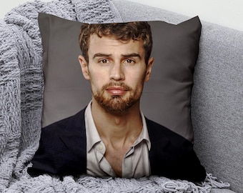 Capa de almofada personalizada com foto do Theo James, estampa dupla face, para fãs.