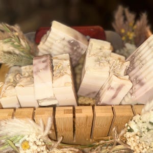 Honey Haven | Oatmeal Honey Goat Milk Soap, Natural Moisturizing Bar for Sensitive Skin & Dry Skin Relief