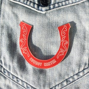 Broche de ferradura inspirado em Cowboy Carter