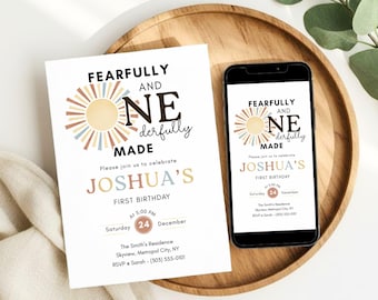 Può includere: Un invito e uno smartphone che mostrano un annuncio di compleanno. L'invito bianco recita "FEARFULLY AND NE derfully MADE" con i dettagli del primo compleanno di Joshua, inclusi data e ora. Il design presenta una grafica a forma di sole.