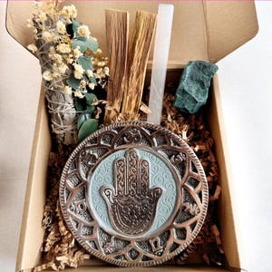 Sage Smudge Kit mit Palo Santo und Kristallen zur Reinigung Boho Home Decor Geschenkset für Stressabbau, Meditation und Energieheilung