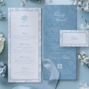 Plantilla editable de Canva para menú de boda, juego de tarjetas de mesa, hortensias azules minimalistas, descarga instantánea.