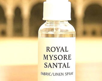 Royal Mysore Santal Spray (para habitación, ropa de cama y telas, suave, elegante, romántico, cremoso, maravilloso y sofisticado): contiene sándalo de la India oriental.